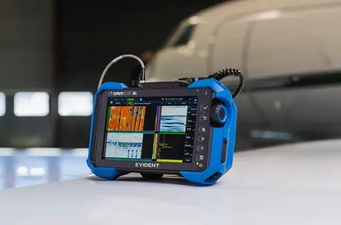 Interfaz del software AeroView analizando datos ultrasónicos de materiales compuestos, mostrando vistas C-Scan y métricas de relación señal-ruido (SNR).